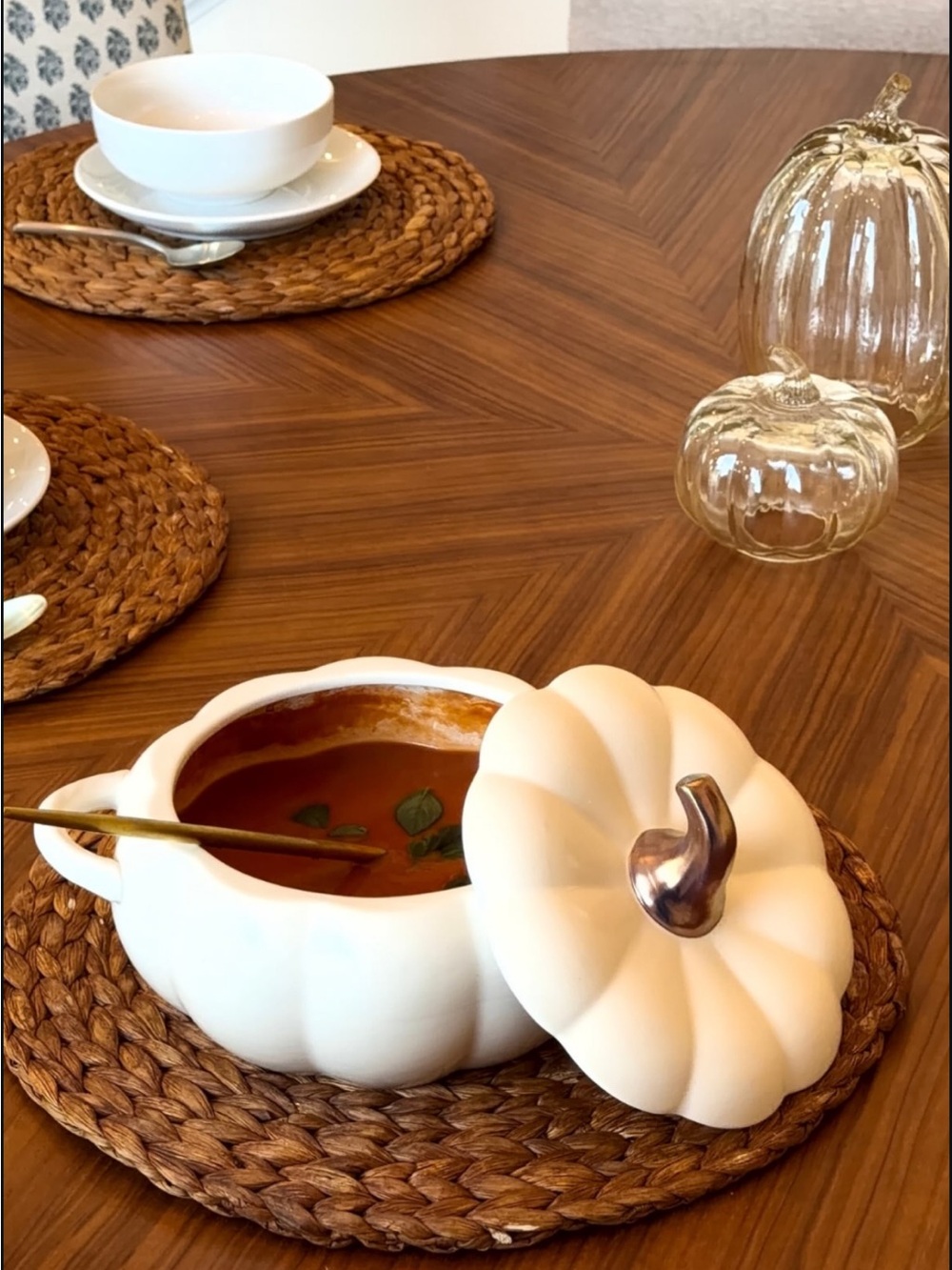 Pfaltzgraff Cream Pumpkin Casserole Dish with Gold Stem